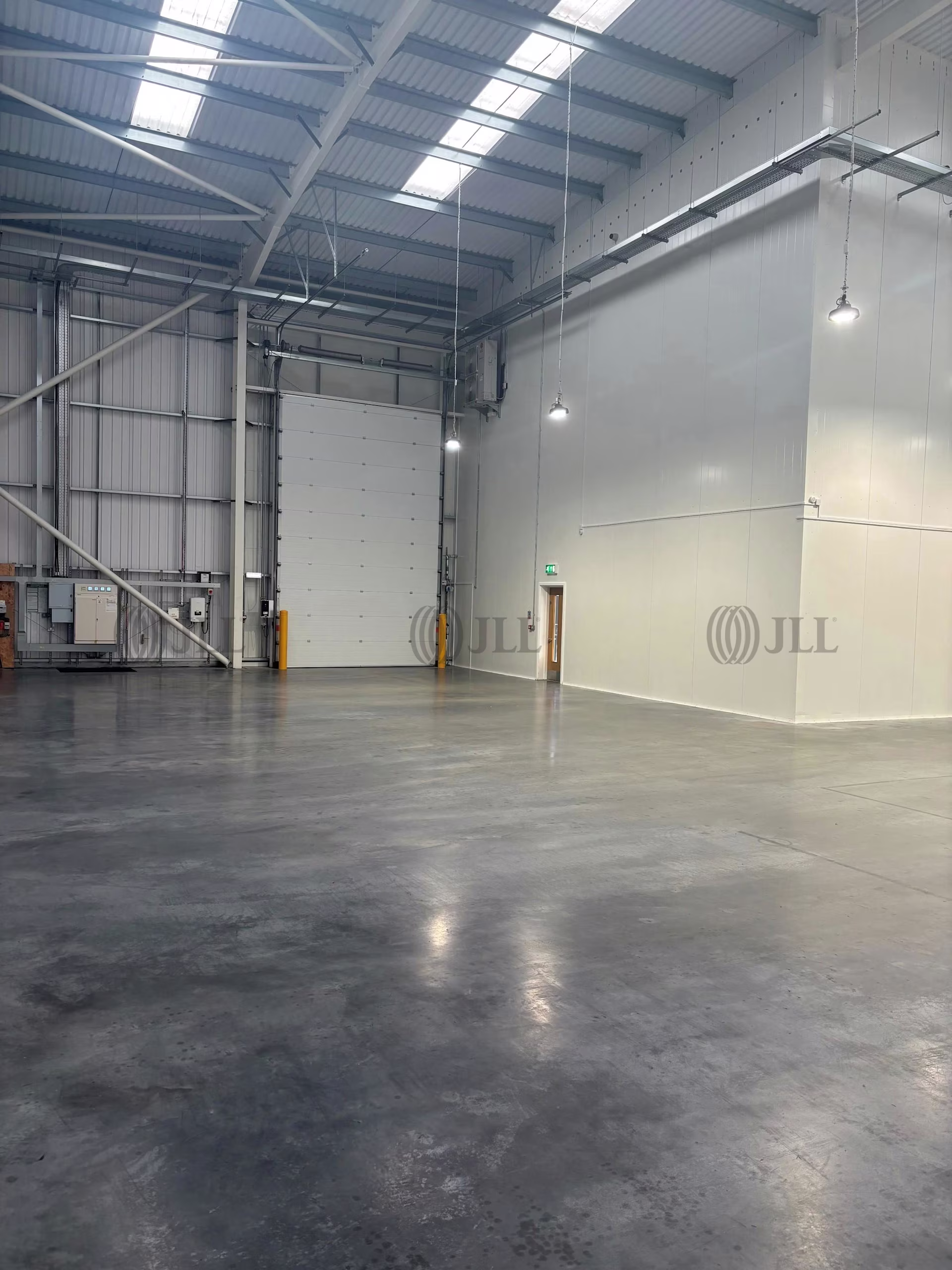 Unit D1 warehouse interior with level-access loading door